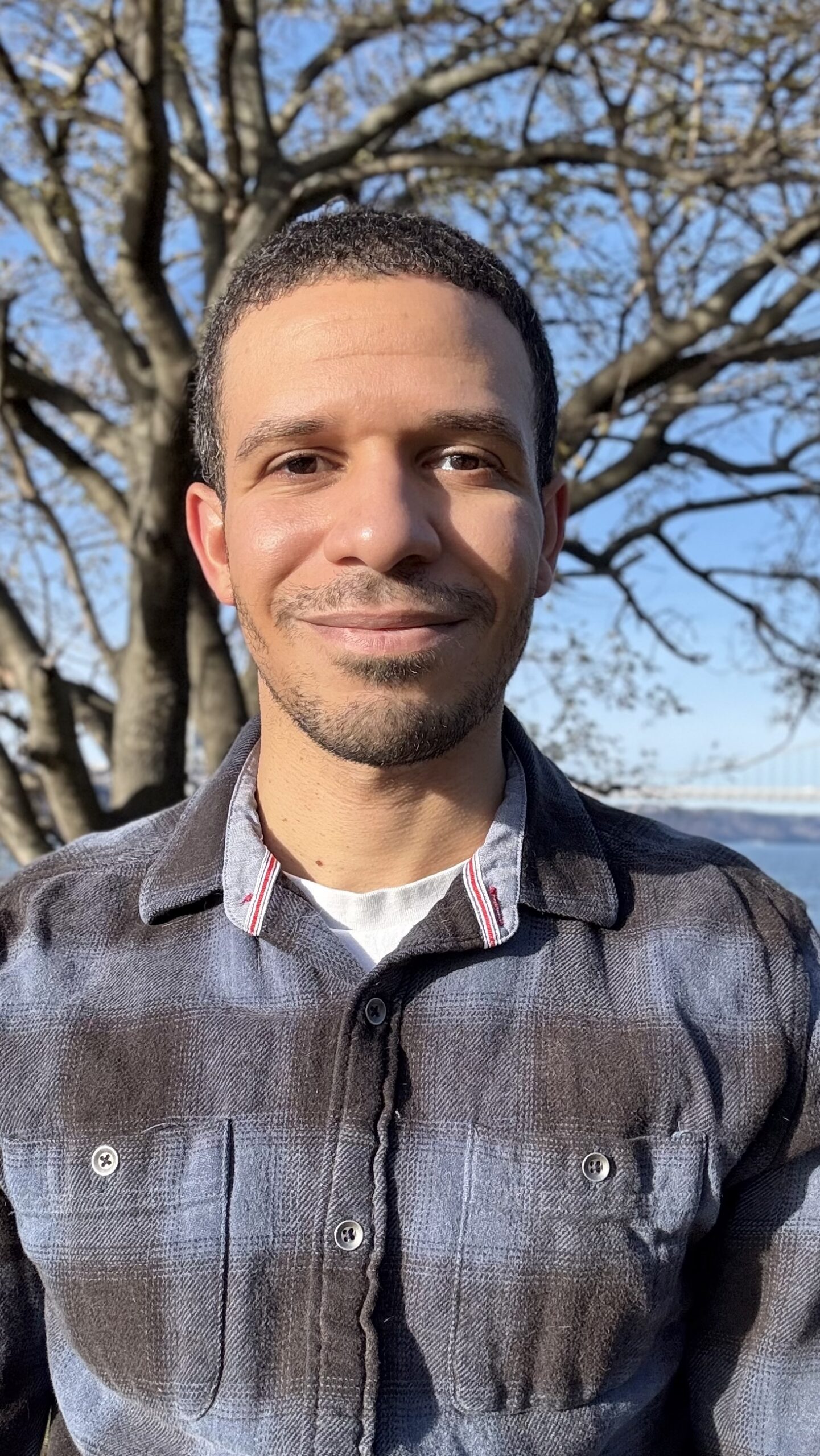 Alex Montolio Headshot